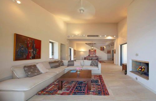 Katakali Villa | Sealicious Crystal Retreat - The Ultimate Getaway