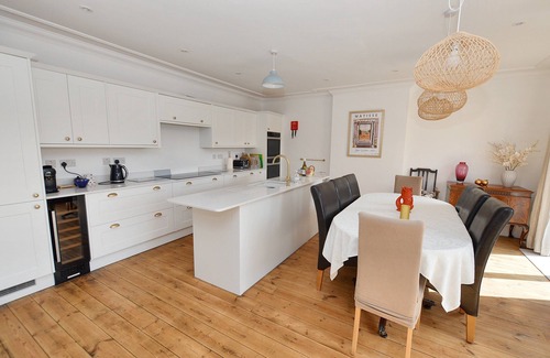 Sheringham Cabaña | Sealink, St Nicholas Place - a grand house, close to the beach with parking