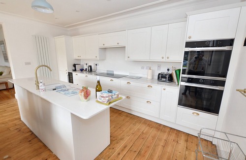 Sheringham Cabaña | Sealink, St Nicholas Place - a grand house, close to the beach with parking