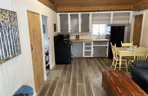 Summerville Centre Cabaña | Seaman's Cottage #2 in Summerville Centre - Pet Friendly!
