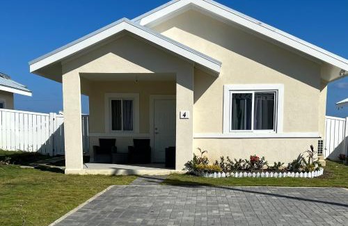 Lucea Casa | Seamist villa @Oceanpointe Lucea comfy 2BR w/pool gym & parking
