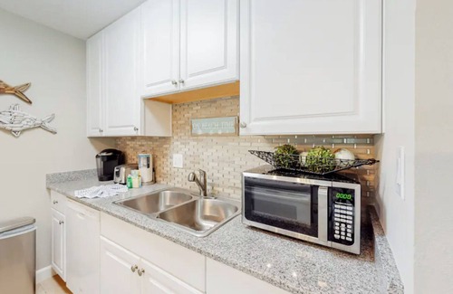Frangista Beach Condominio | Seascape 2 Br/2 Ba quaint townhome! Easy walk to the beach!