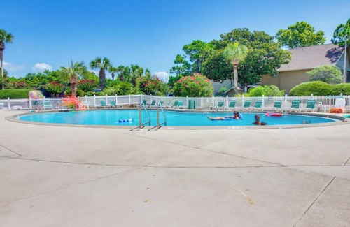 Frangista Beach Condominio | Seascape 2 Br/2 Ba quaint townhome! Easy walk to the beach!
