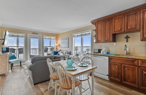 Galveston Condominio | Seascape 2111 2 Bedroom Condo by RedAwning