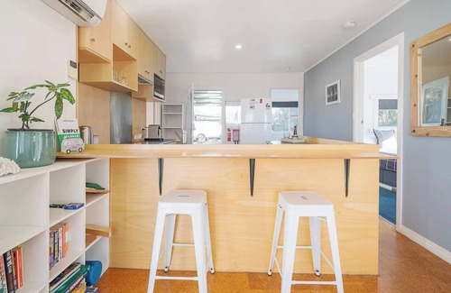 Dodges Ferry Cabaña | Seascape Cottage Headland Stay near Whale Watching