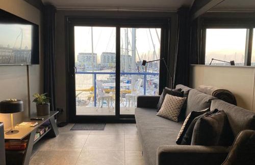 Seafront Apartamento | Seascape - Floating Home at Brighton Marina with free Parking