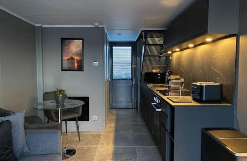 Seafront Apartamento | Seascape - Floating Home at Brighton Marina with free Parking
