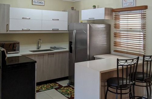 Harbour View Casa | Seascape Haven By The Harbour near Kingston Airport