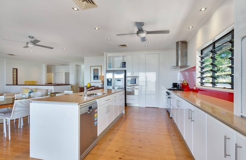 Clifton Beach Casa | Seascape Luxury Beachfront Holiday House