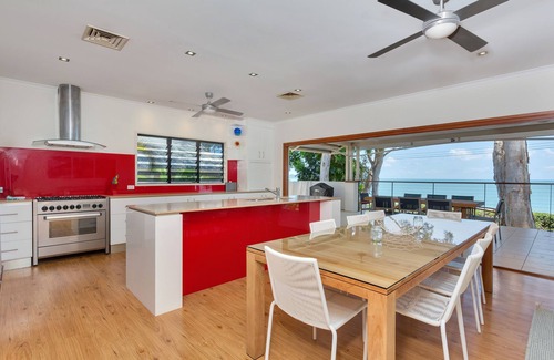 Clifton Beach Casa | Seascape Luxury Beachfront Holiday House
