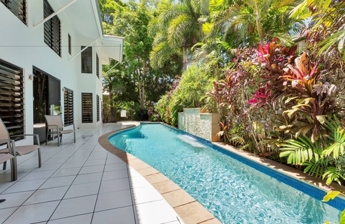 Clifton Beach Casa | Seascape Luxury Beachfront Holiday House