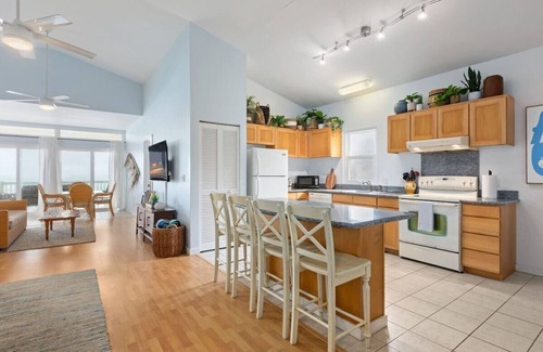 Laie Casa | Seascape Serenity Cottage - Beachfront, Large Yard