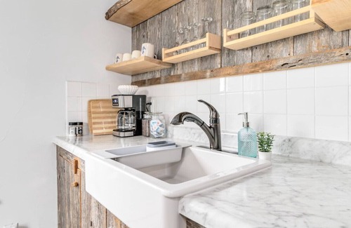 Lunenburg Apartamento | Seashell Suite - Heart of Lunenburg