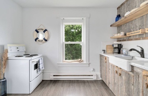 Lunenburg Apartamento | Seashell Suite - Heart of Lunenburg