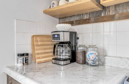 Lunenburg Apartamento | Seashell Suite - Heart of Lunenburg