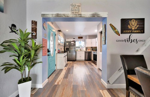 Treasure Island Apartamento | Seashell Suite, WATERFRONT, 2B Pet Friendly, Dock!
