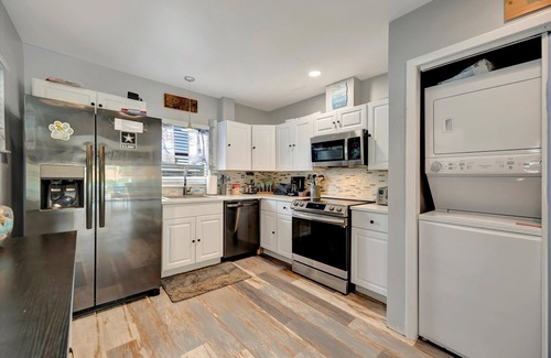 Treasure Island Apartamento | Seashell Suite, WATERFRONT, 2B Pet Friendly, Dock!