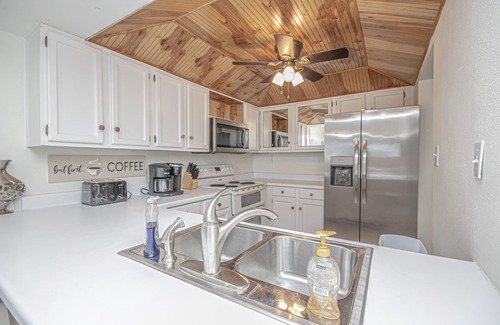 Sunnyside Casa | Seashore - Beautiful West End Townhome