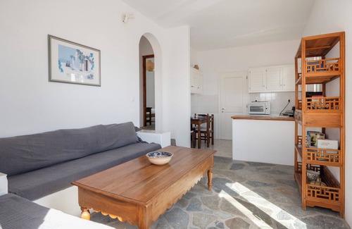 Naousa Apartamento | Seaside apartment at Kolimbithres with stunning sea views and easy town access.