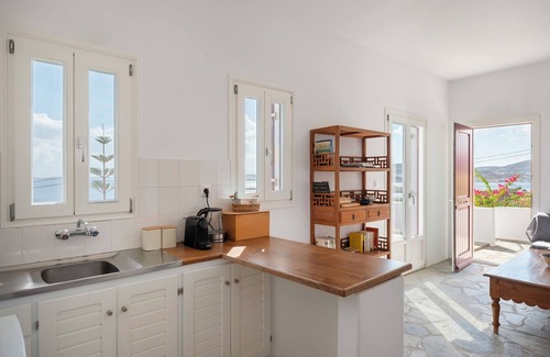 Naousa Apartamento | Seaside apartment at Kolimbithres with stunning sea views and easy town access.