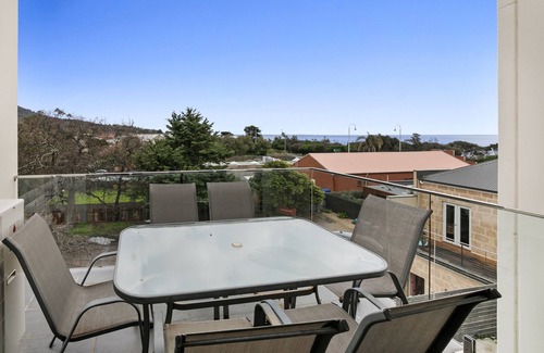 Dromana Casa | Seaside Apartment Getaway