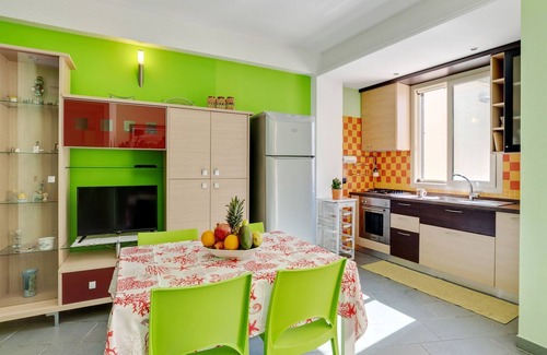 Reitani Apartamento | Apartamento junto al mar con barbacoa y jardín