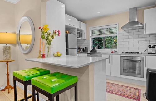 Torbay Casa | Seaside Bougainvillea Retreat close to Beaches