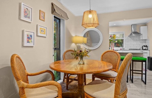 Torbay Casa | Seaside Bougainvillea Retreat close to Beaches