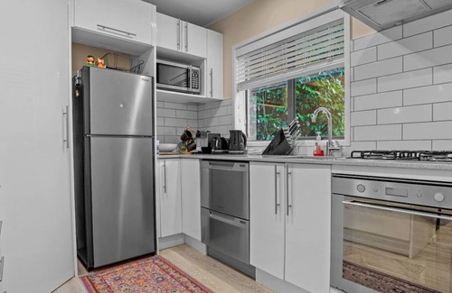 Torbay Casa | Seaside Bougainvillea Retreat close to Beaches