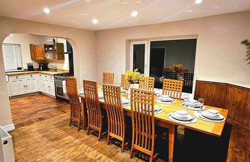 Cylch-Y-Garn Casa | Seaside Bliss Retreat - 5 Bedroom House