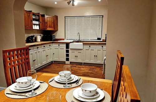 Cylch-Y-Garn Casa | Seaside Bliss Retreat - 5 Bedroom House