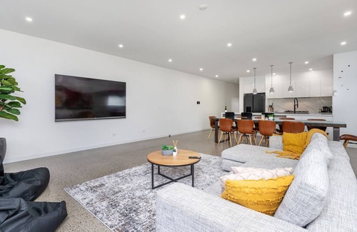 Dromana Casa | Seaside Breeze Luxe Retreat with Heated Pool