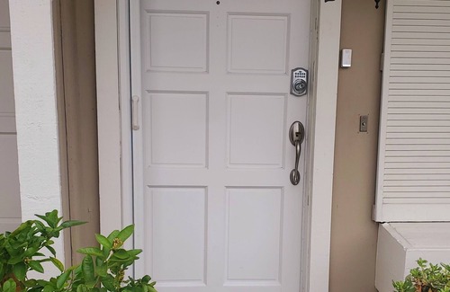 Old Towne Casa | Seaside Breeze VIlla walk to beach/ pool and spa