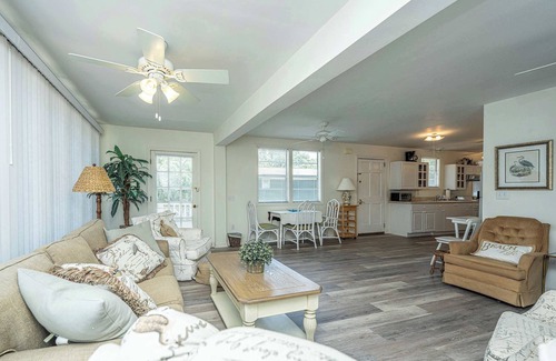 Folly Beach Casa | 🌊 Seaside Charm at Folly Beach – Cozy 1BR Cottage with Private Dock 🏡