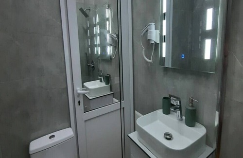 Vlore Apartamento | Seaside Comfy Apartment 2