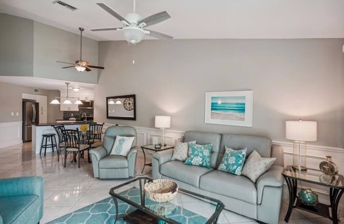 Isla del Sol Condominio | Beachside condo with pool, hot tub, close to beaches, WiFi, AC, washer/dryer