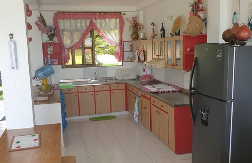 Puerto Escondido Casa | Cabaña a orilla del mar con piscina y playa privada
