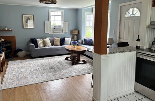 North Kingstown Cabaña | Seaside Cottage steps from Narragansett Bay!