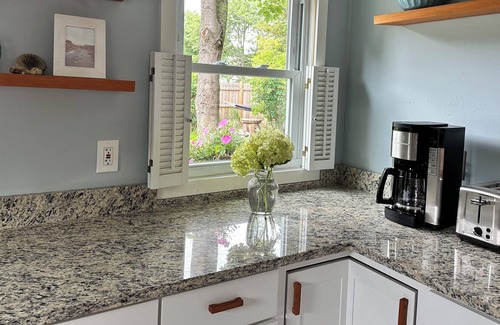 North Kingstown Cabaña | Seaside Cottage steps from Narragansett Bay!