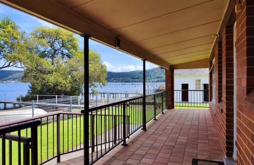 Tascott Casa | Seaside Cottage with Jetty