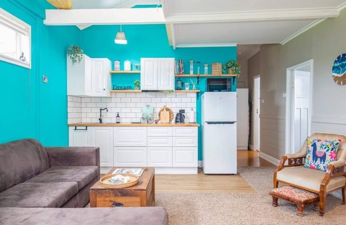 Merewether Cabaña | Seaside Daisy The Little Blue Beach Shack