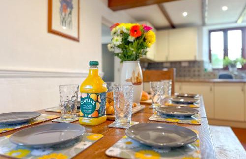 Kewstoke Casa | Seaside-Dog Friendly-Country Cottage-w log burner