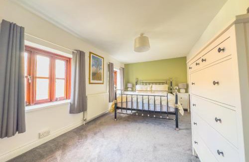 Kewstoke Casa | Seaside-Dog Friendly-Country Cottage-w log burner