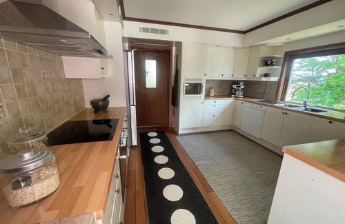 Ljungskile Casa | Seaside Dream With Jetty & Guest Cottage