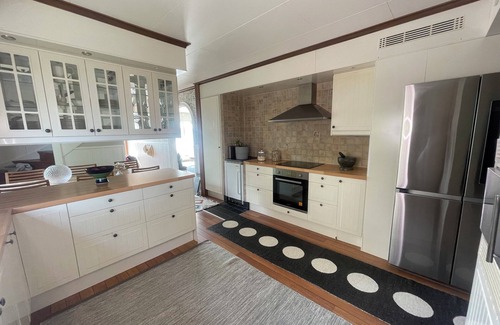 Ljungskile Casa | Seaside Dream With Jetty & Guest Cottage