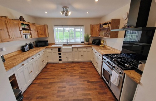 Cylch-Y-Garn Casa | Seaside Escape at Ty Bugail - Holyhead