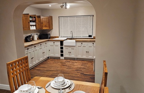 Cylch-Y-Garn Casa | Seaside Escape at Ty Bugail - Holyhead
