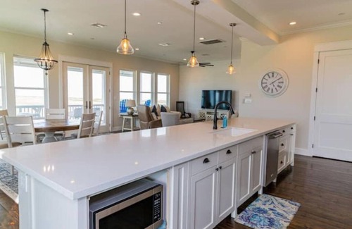 Galveston Casa | Seaside Escape: Beautiful, Spacious, Peaceful