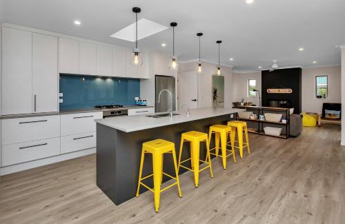 Ruakaka Casa | Seaside Escape - Ruakaka Holiday Home