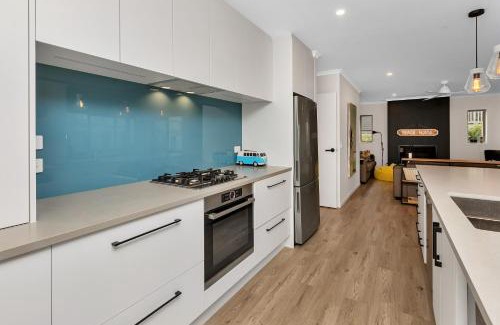 Ruakaka Casa | Seaside Escape - Ruakaka Holiday Home